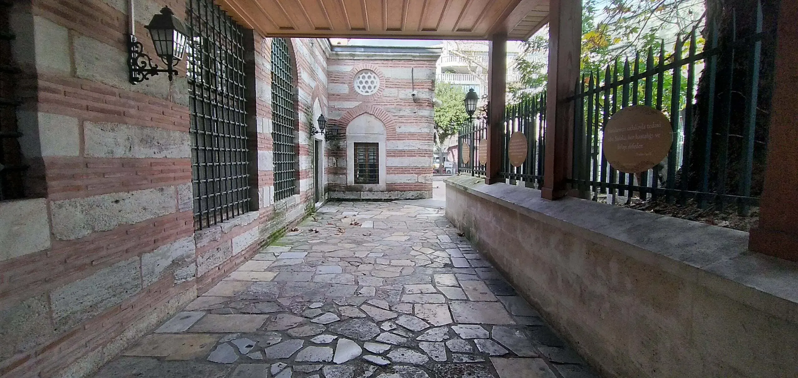 Sinanpaşa Camii Haziresi 7